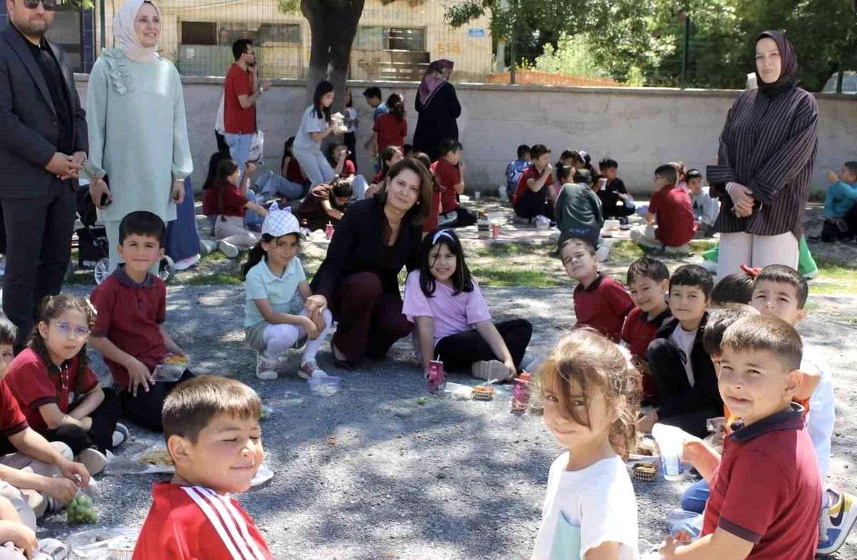 Altıntaş’ta Hayır Çarşısı Etkinliği