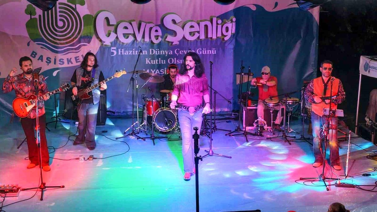 Anadolu Retro’dan Barış Manço şarkılarıyla konser coşkusu
