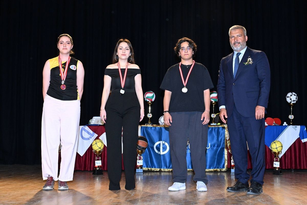 Anadolu Üniversitesi Spor Ödüllerini Dağıttı