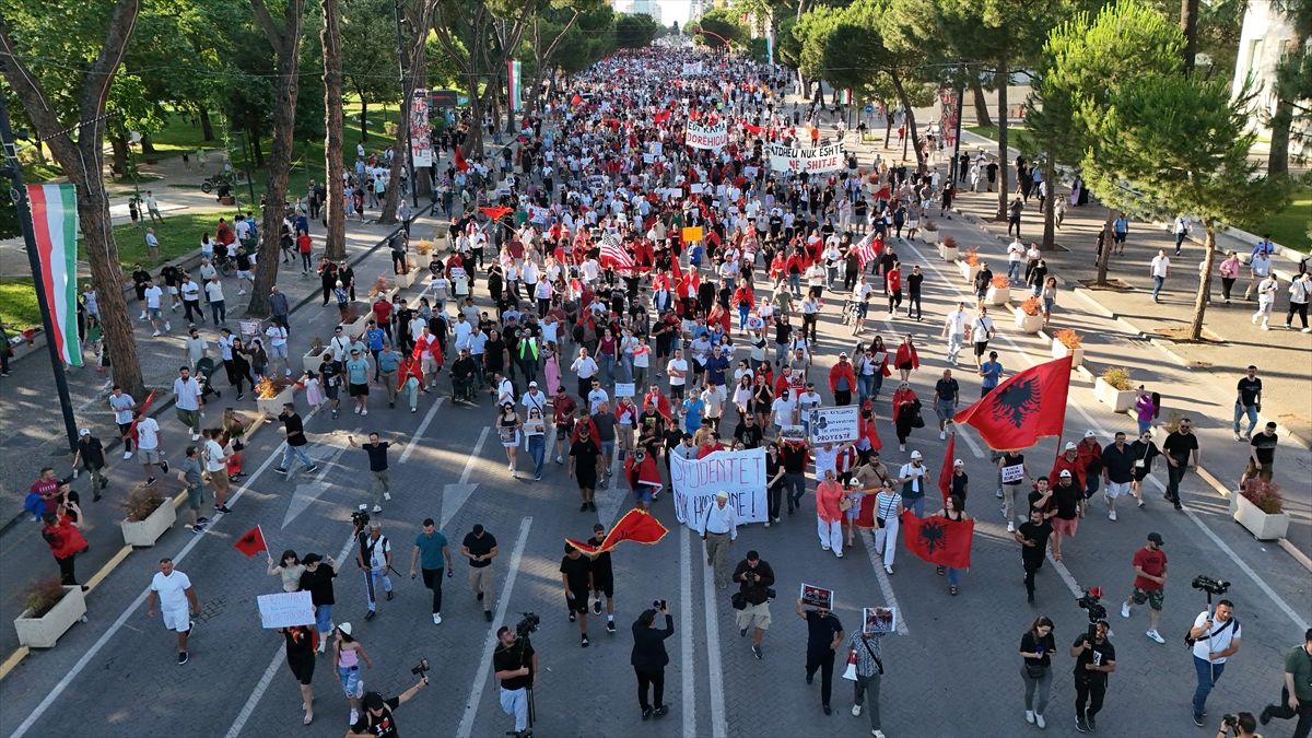 Arnavutluk’ta Trump bağlantılı turizm projesine 8 gündür protesto