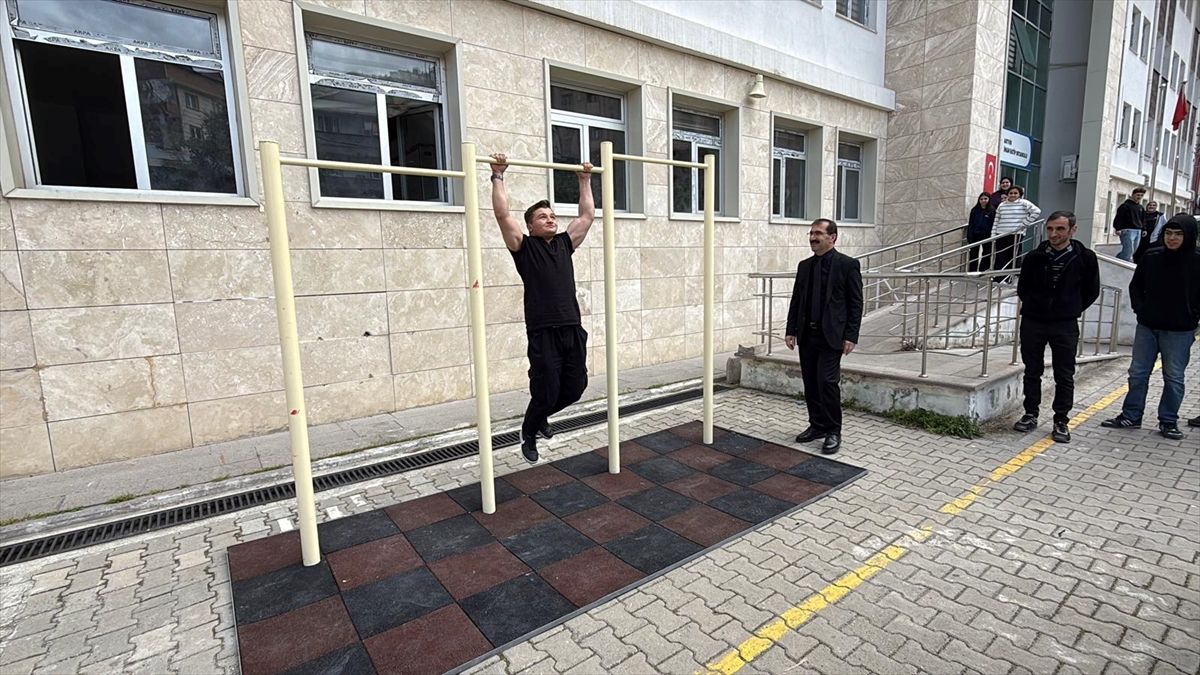 Artvin’de Okul Bahçelerine Barfiks İstasyonu Kuruluyor