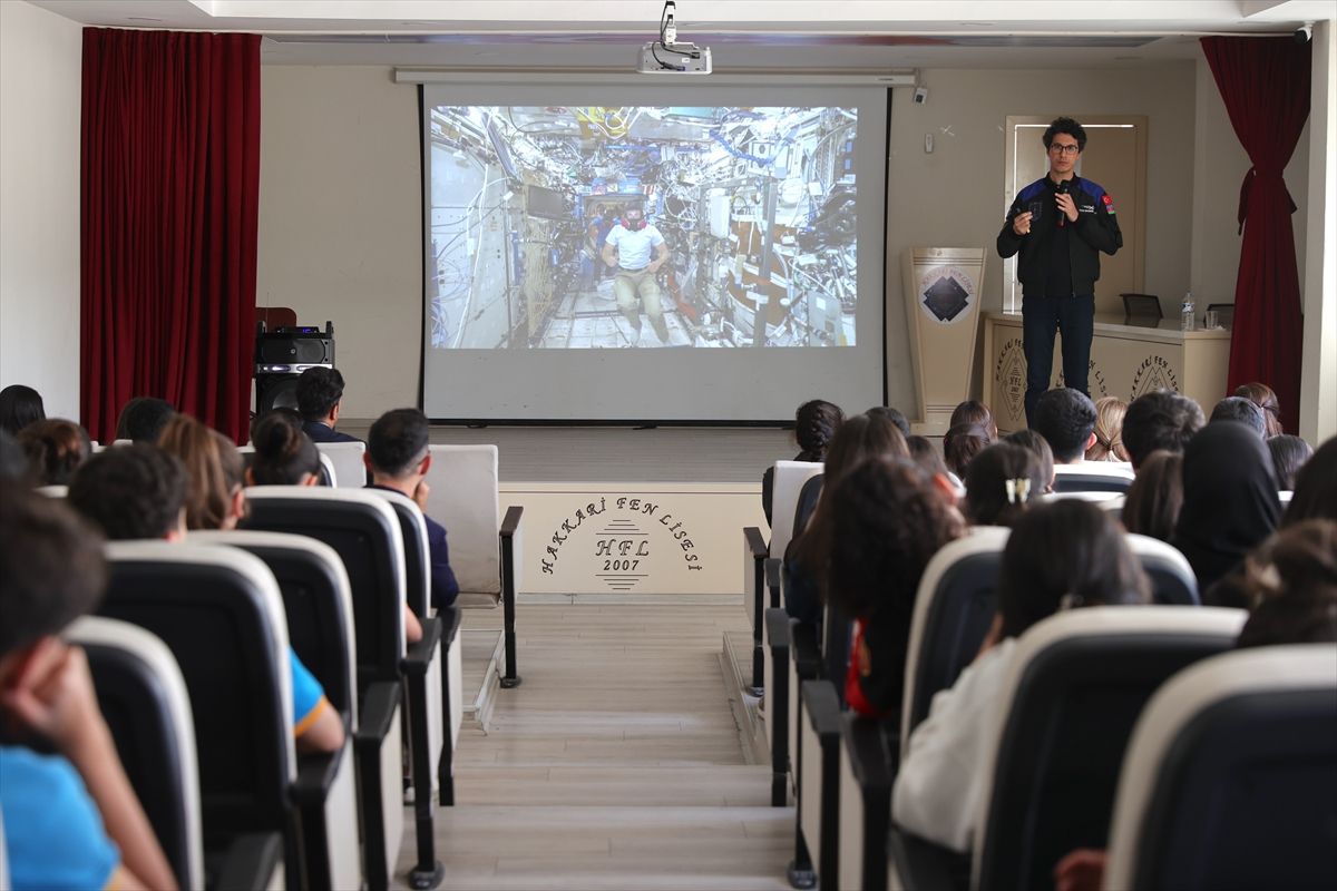 Astronot Atasever, Öğrencilerle Uzay Deneyimlerini Paylaştı