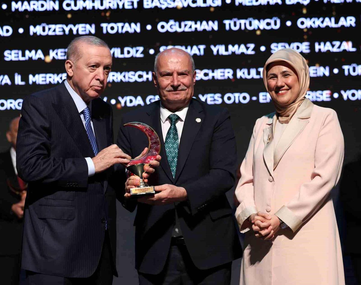 ATO’ya Kızılay’dan ‘Yılın Kamu Kurumu Bağışçısı’ Ödülü