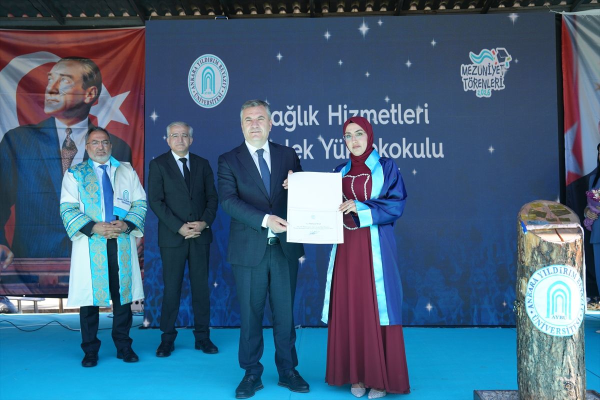 AYBÜ’de Mezuniyet Coşkusu