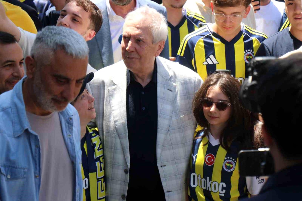 Aziz Yıldırım Sakarya’da Taraftarlarla Buluştu