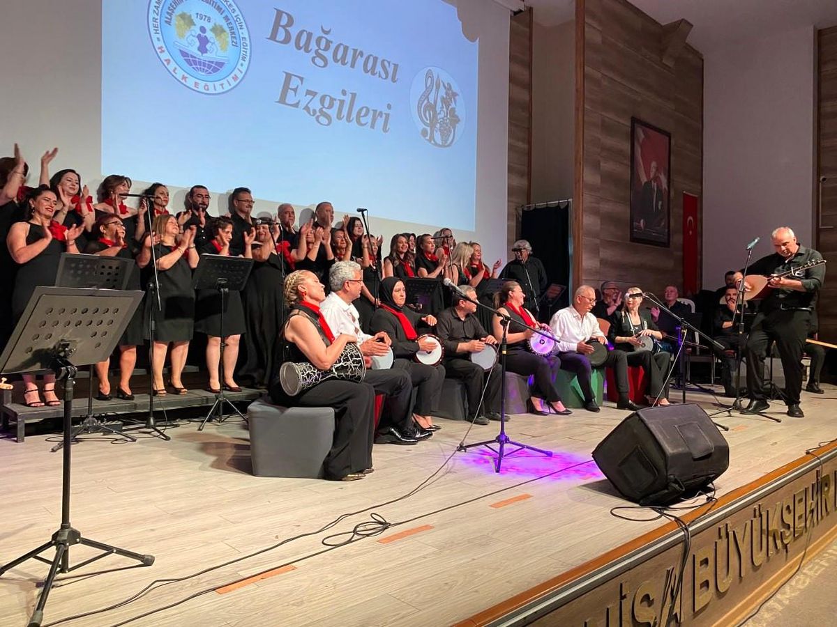 Alaşehir’de Bağarası Ezgileri Konseri Coşkusu