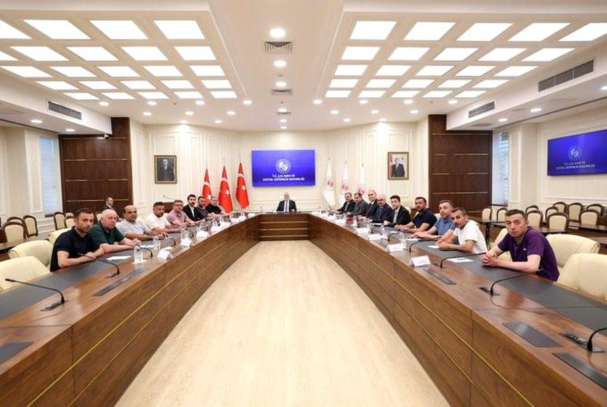Bakan Işıkhan, Madencilerle Görüştü