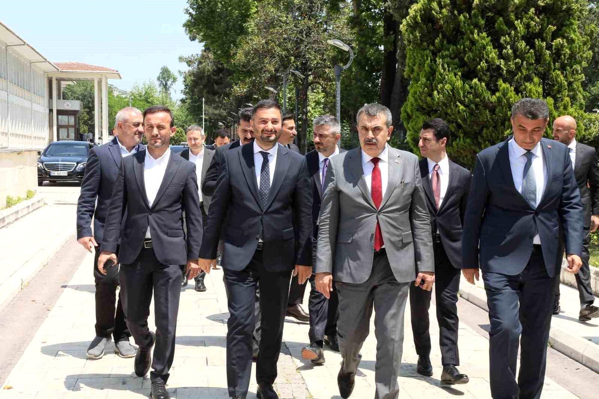 Bakan Tekin’den Kağıthane Belediyesi’ne ziyaret