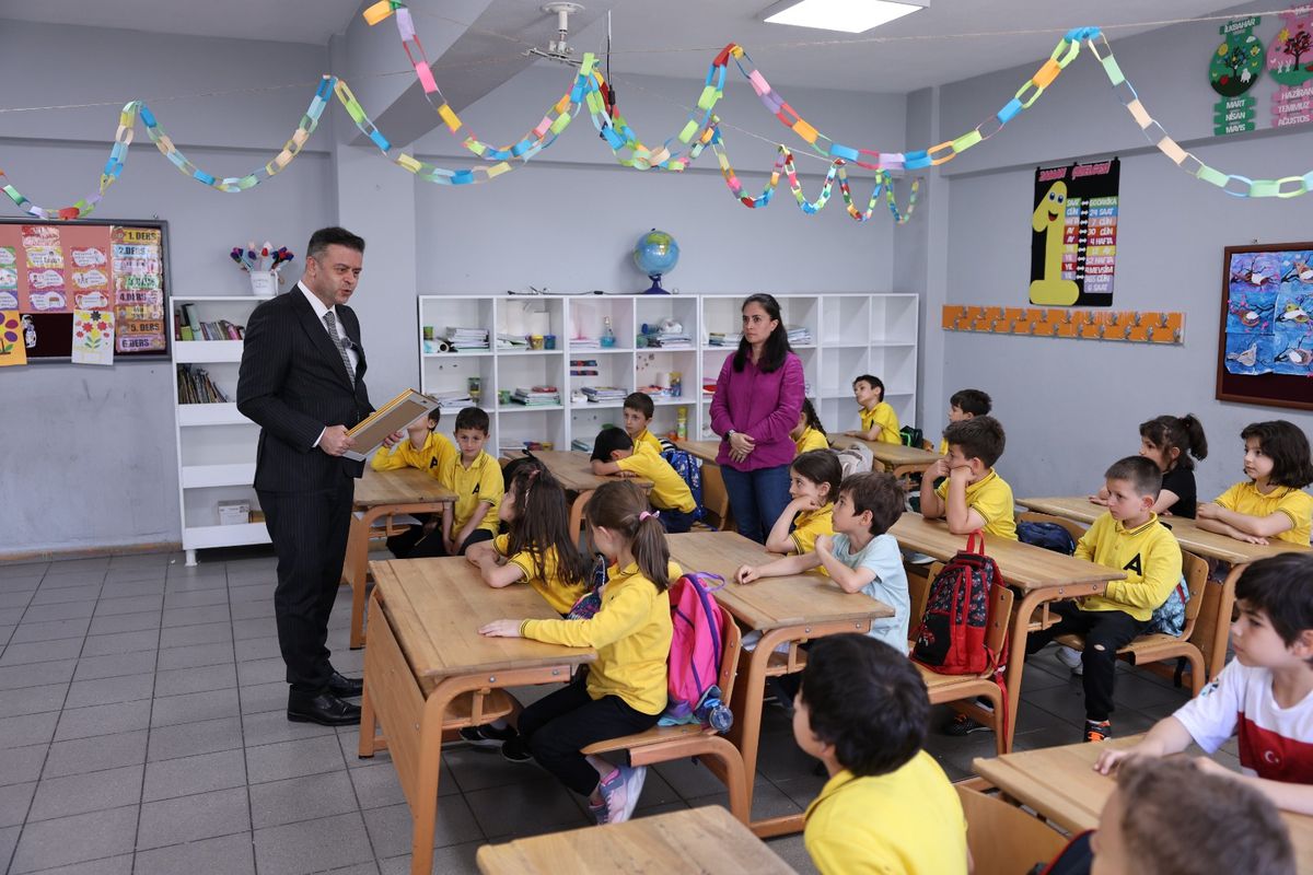 Bakan Tekin’den Öğrencilere Tebrik