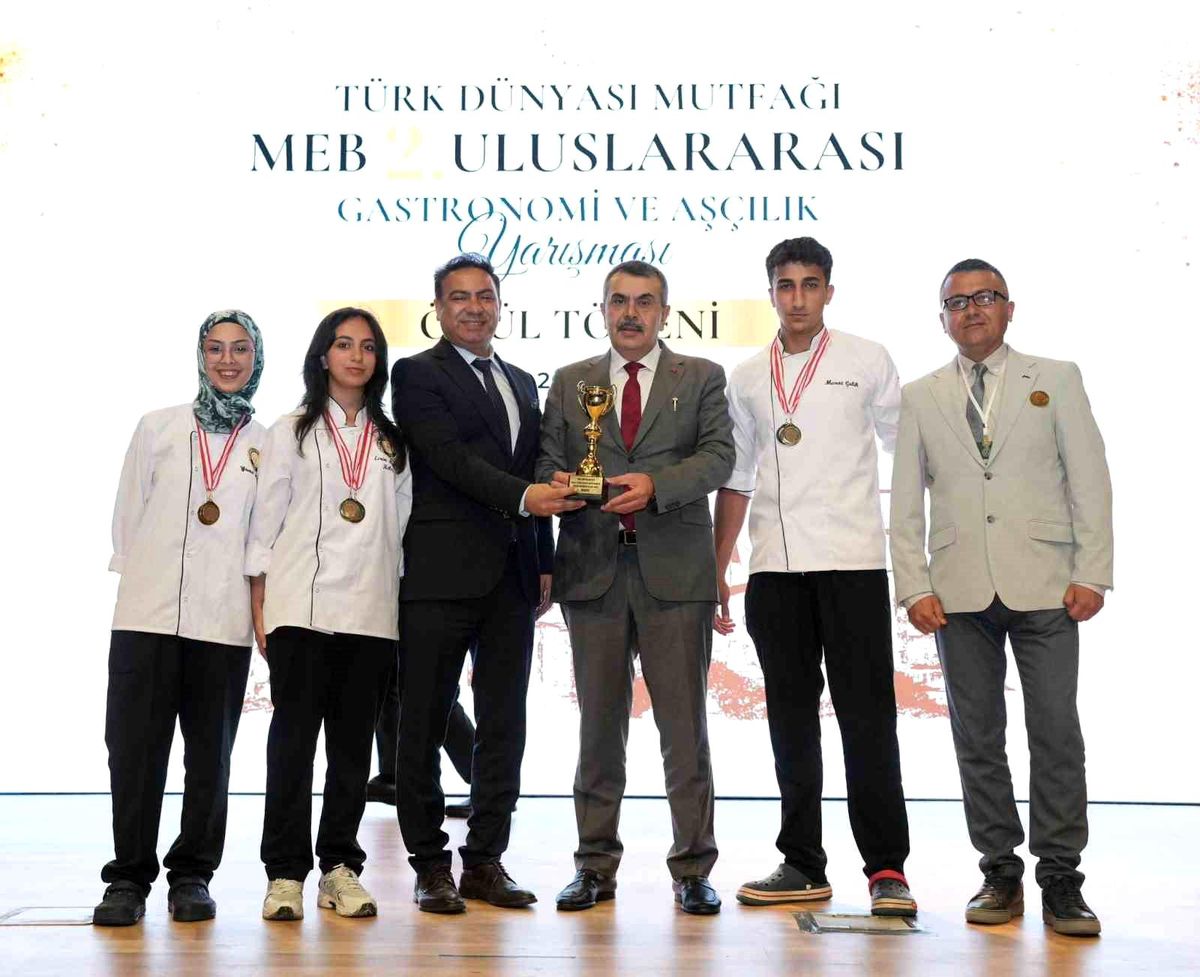 Cunda Turizm Lisesi’nden İki Ödül!