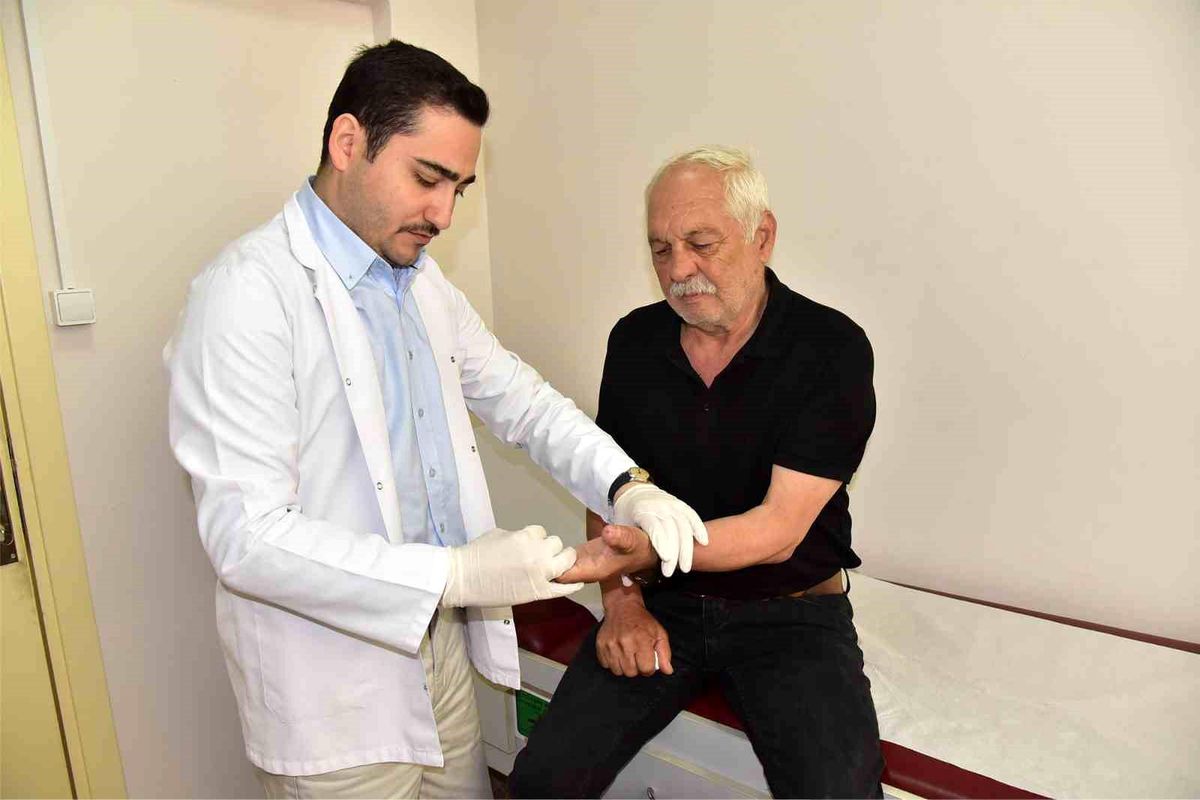 Kopmuş Başparmak Mikrocerrahi ile Yeniden Dikeildi