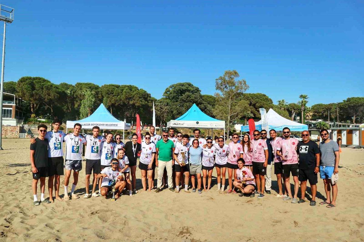 Burhaniye’de Plaj Korfbol Şampiyonası
