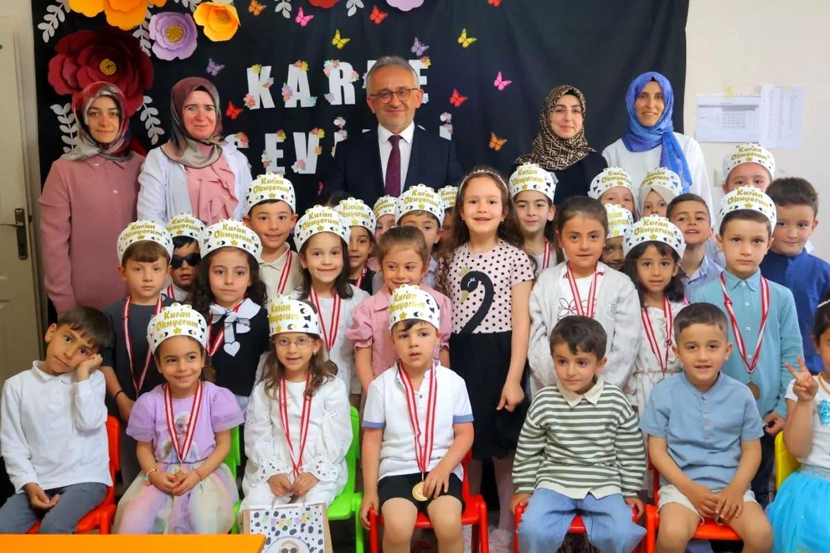 Bayburt’ta Minik Öğrencilere Karne Töreni
