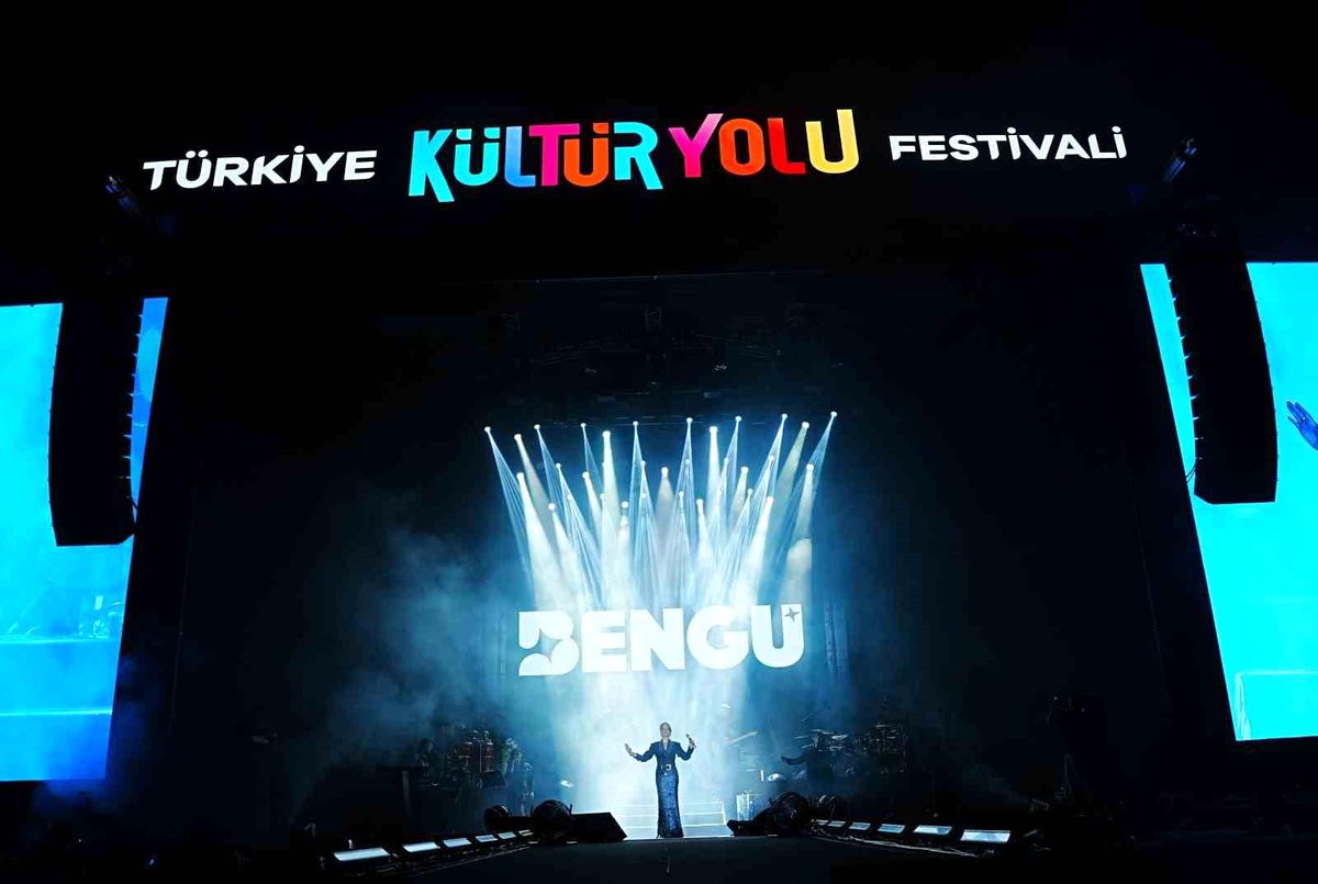 Bengü, Manisa Festivali’nde Coşkuya Doyurdu