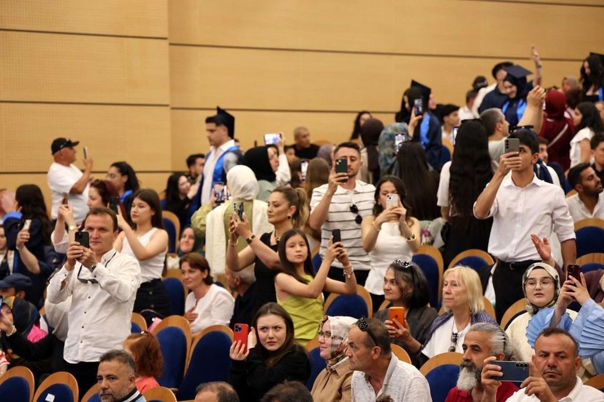 BEUN Sağlık MYO’dan Coşkulu Mezuniyet Töreni