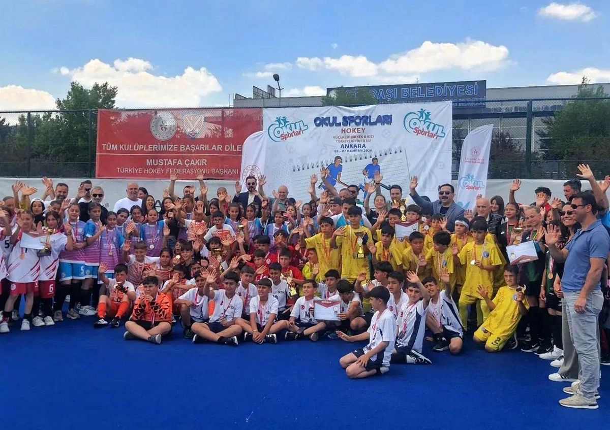 Akşemseddin Ortaokulu’ndan Çim Hokeyi Başarısı