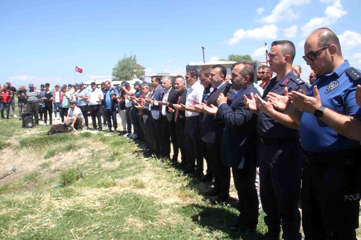 Beyşehir Gölü’nde balıkçılar yeni av sezonunu “vira bismillah” diyerek açtı