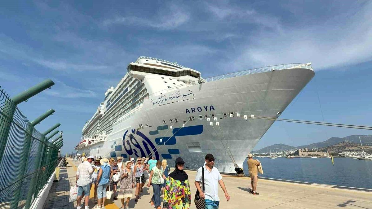 Bodrum’a Dev Kruvaziyer Geldi