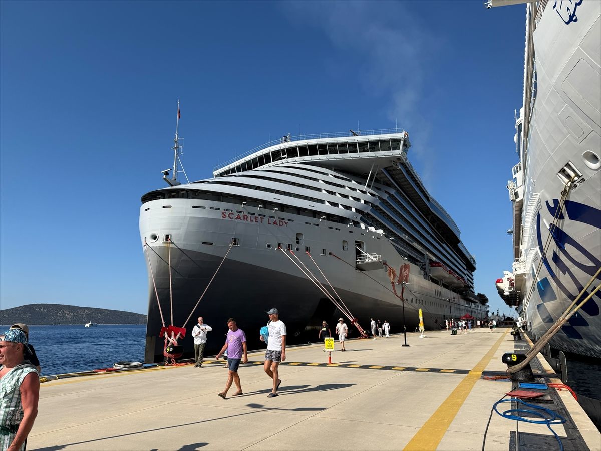 Bodrum’a İki Kruvaziyer Gemisi Geldi