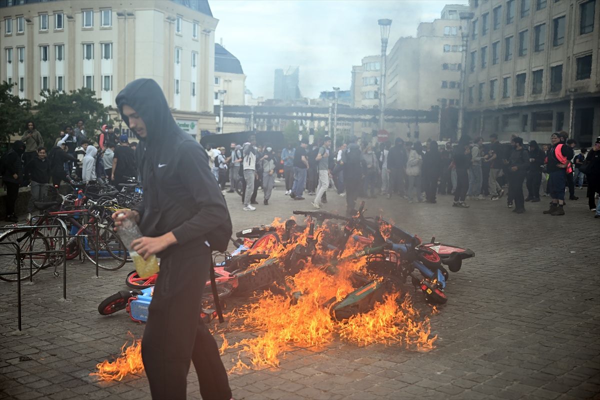 Brüksel’de Eğitim Tasarruflarına Protesto