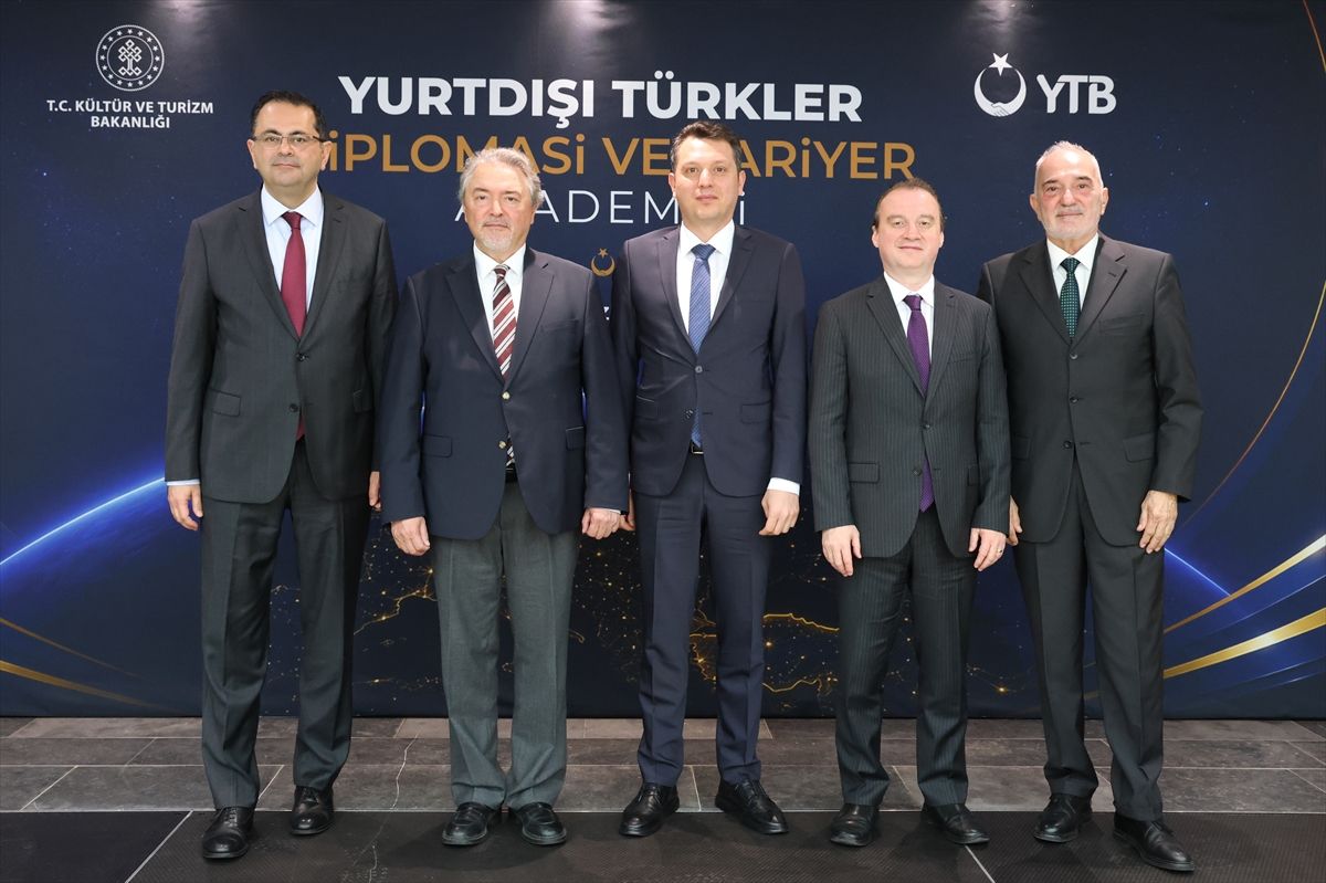 Brüksel’de Türk Gençler İçin Diplomasi Programı