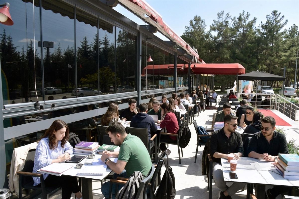 BŞEÜ’de Yeni Market ve Kafeterya Açıldı