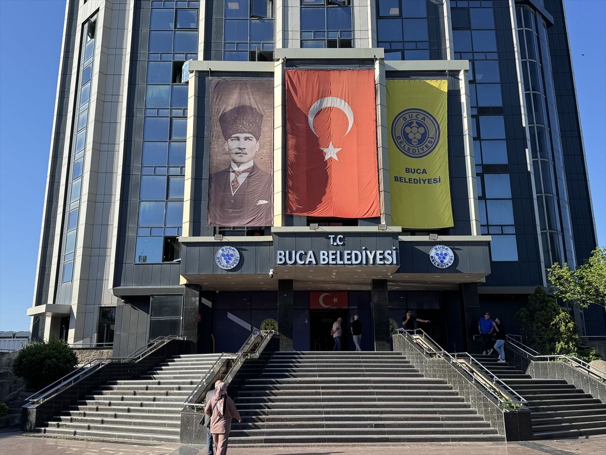 Buca’da Yolsuzluk Operasyonu: 53 Zanlı Gözaltında
