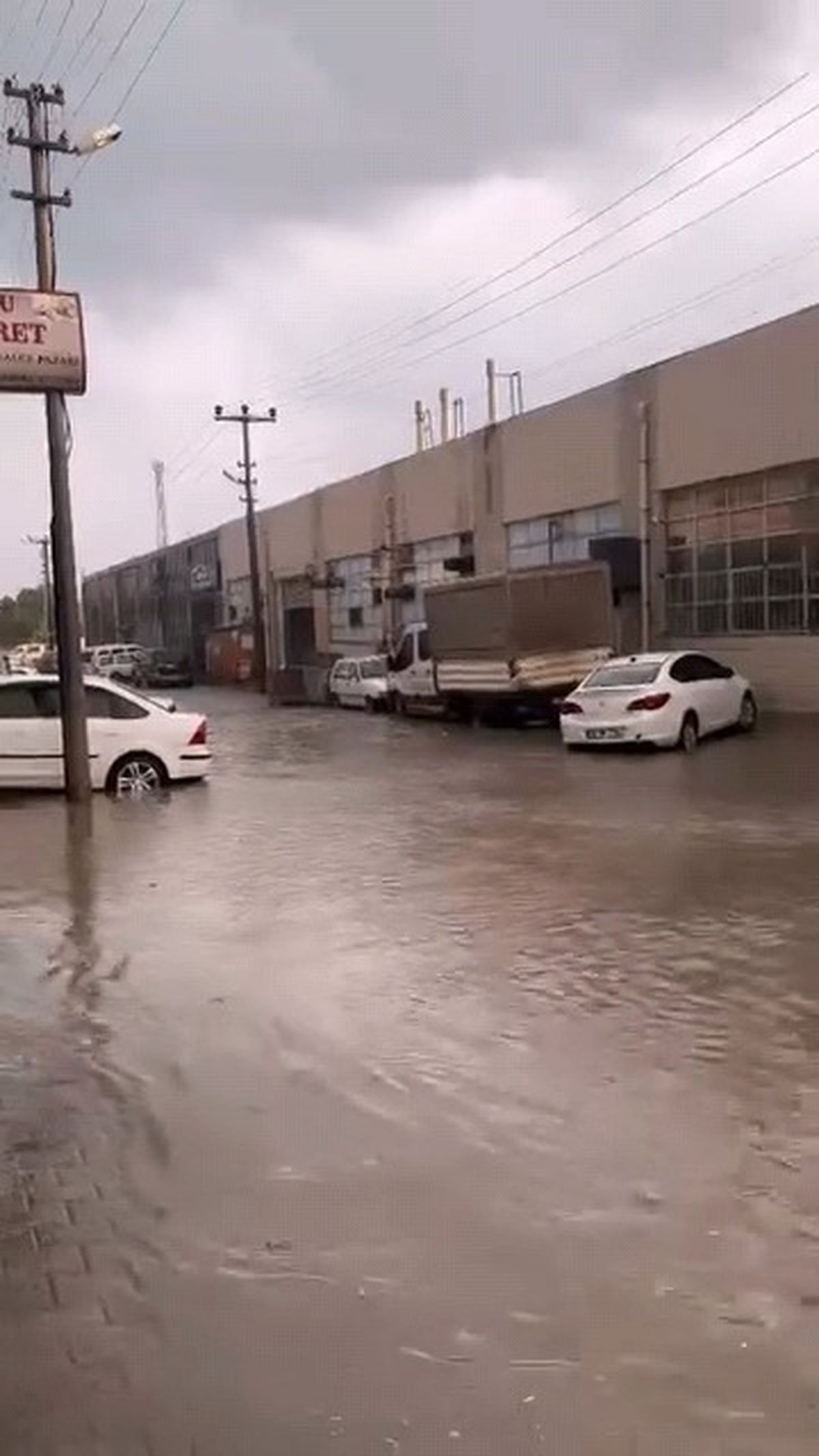 İnegöl’de Ceviz Büyüklüğünde Dolu