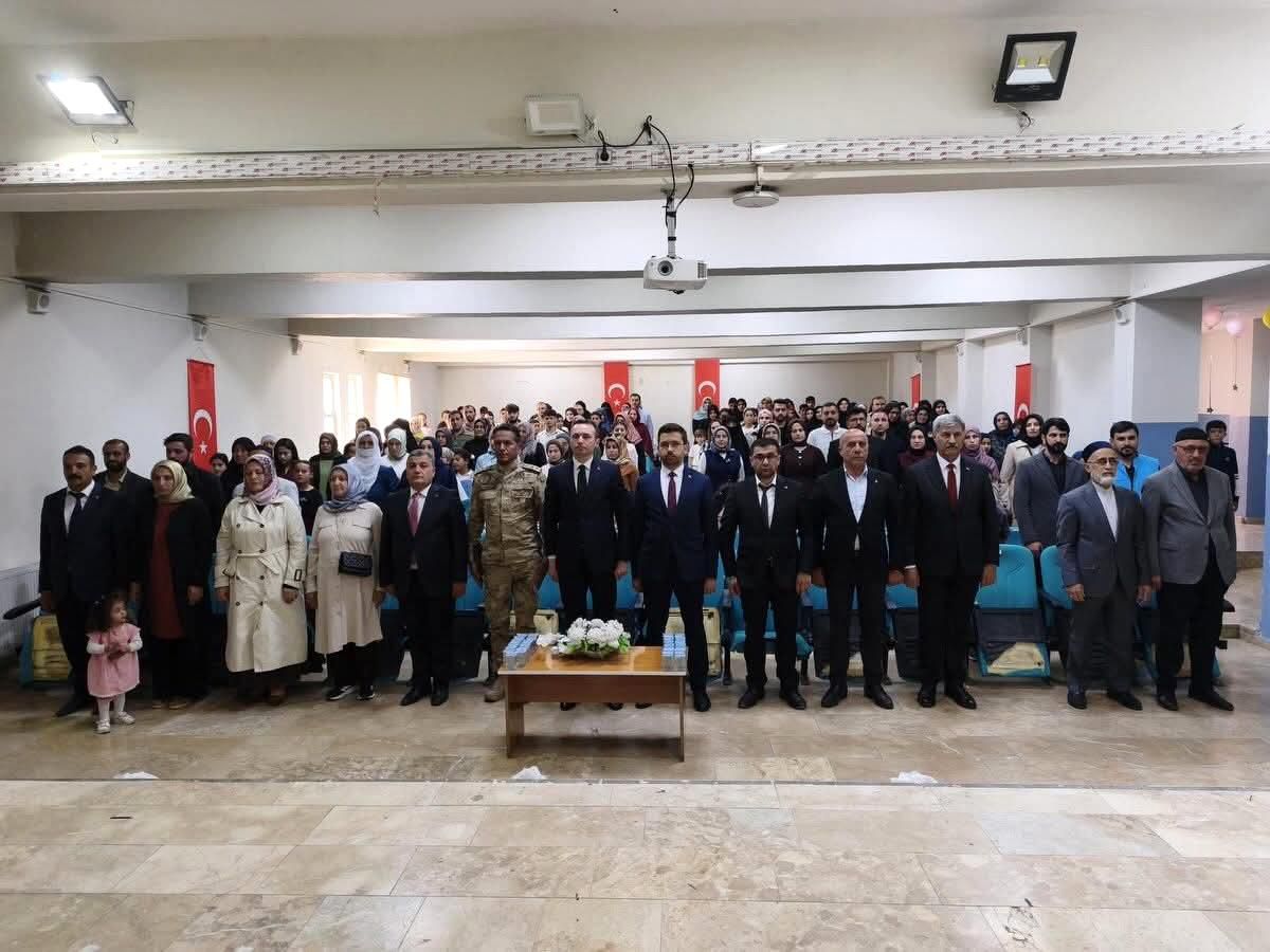 Miniklerin Kur’an Kursu Mezuniyeti Coşkuyla Kutlandı