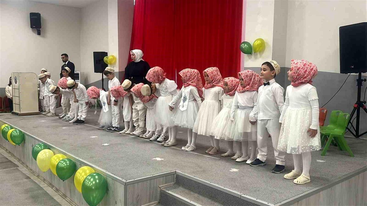 Miniklerden Renkli Kur’an Kursu Gösterisi