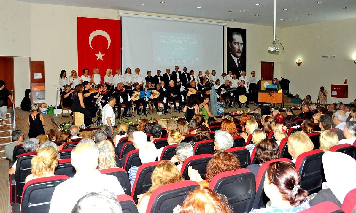 Çeşme’de Yıl Sonu Konseri Coşkusu
