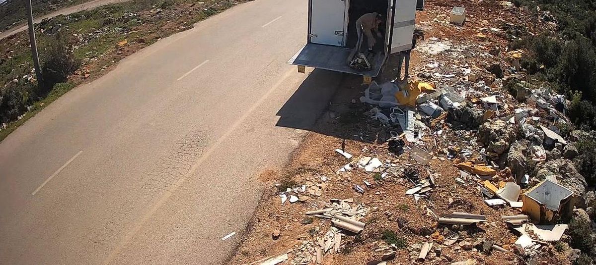 Çevreyi kirletenler fotokapan kamerasına böyle yakalandı
