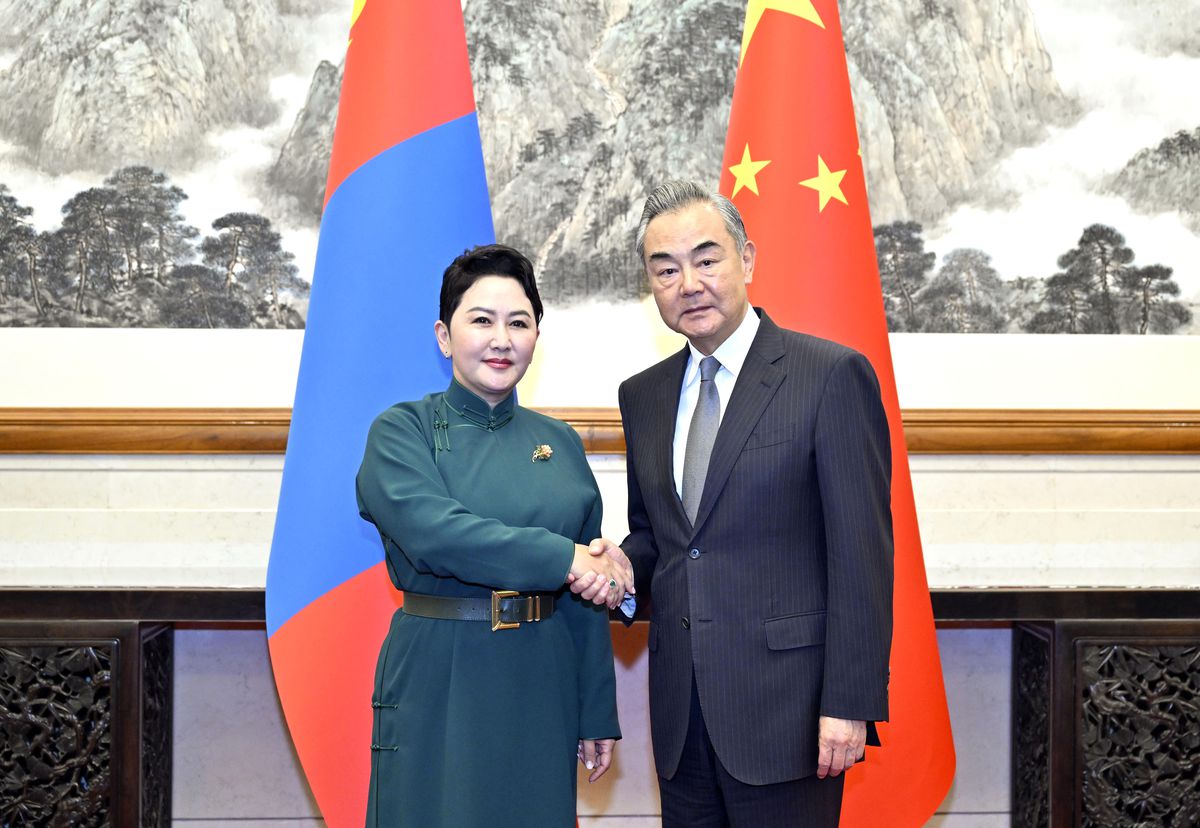Wang Yi Moğolistan’a Resmi Ziyaret Gerçekleştiriyor