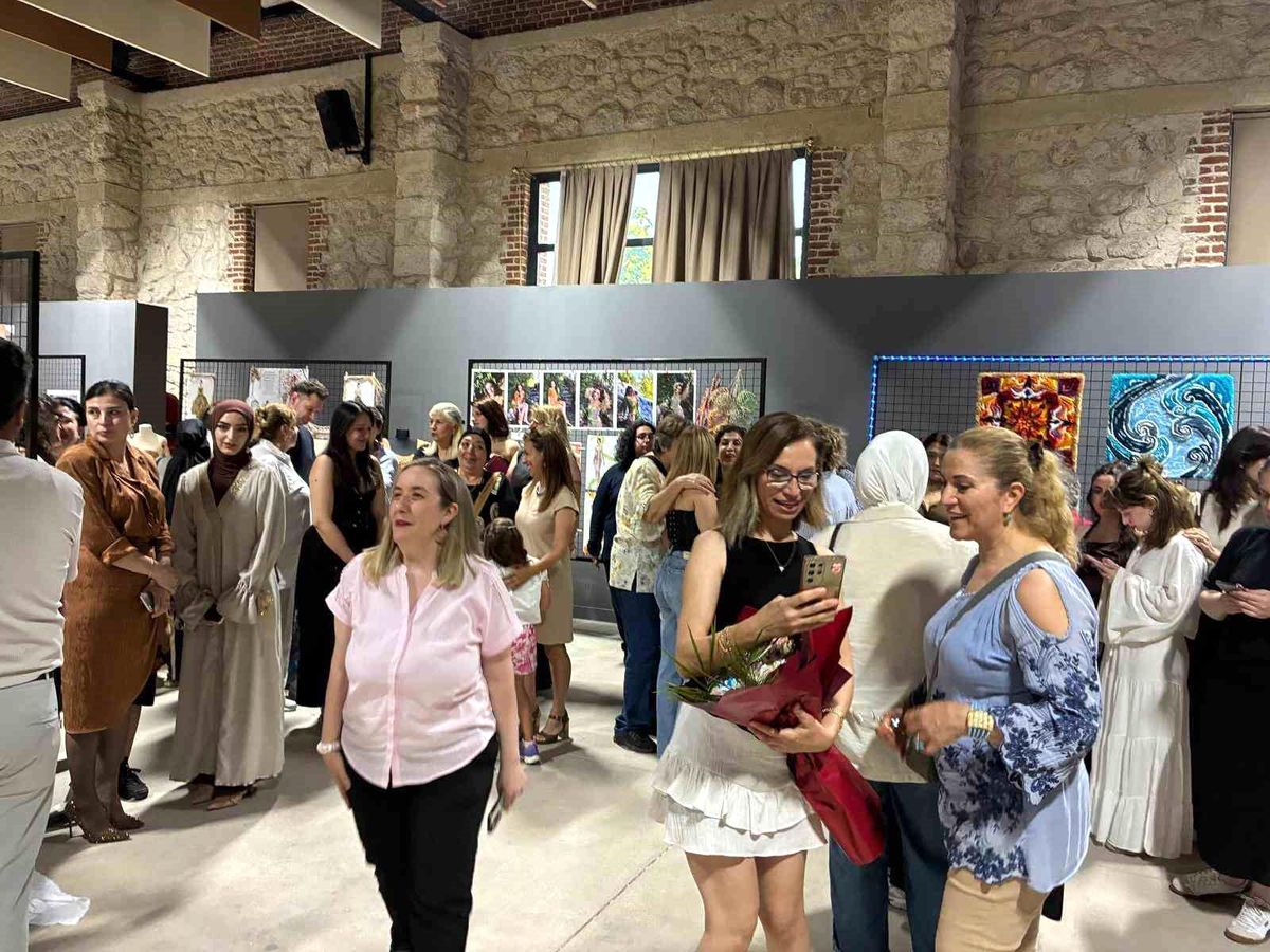 Çukurova Üniversitesi Mezuniyet Sergisi Açıldı