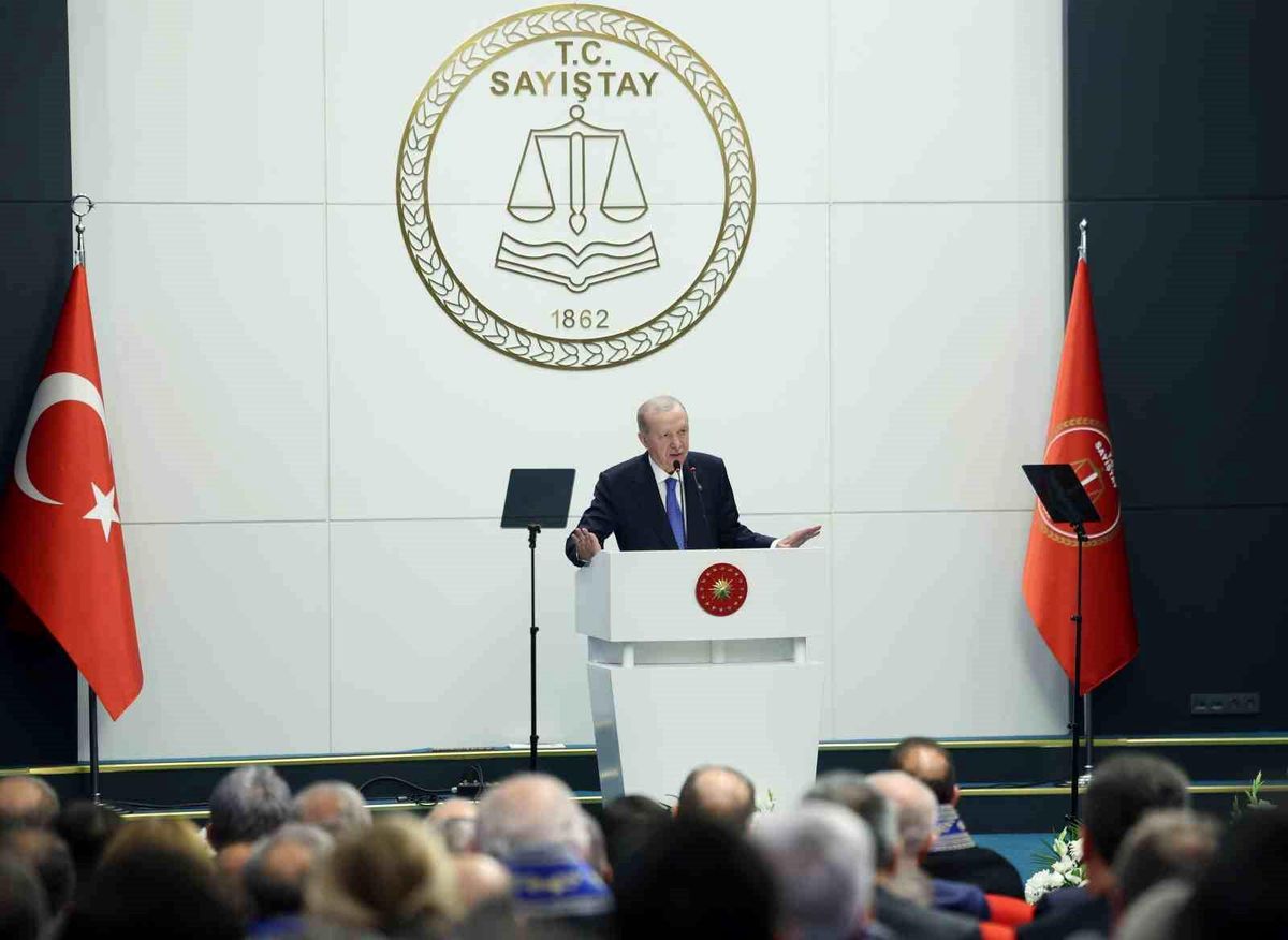 Cumhurbaşkanı Erdoğan: Milletin emanetini ganimet görenlerle hukuk çerçevesinde mücadele edeceğiz