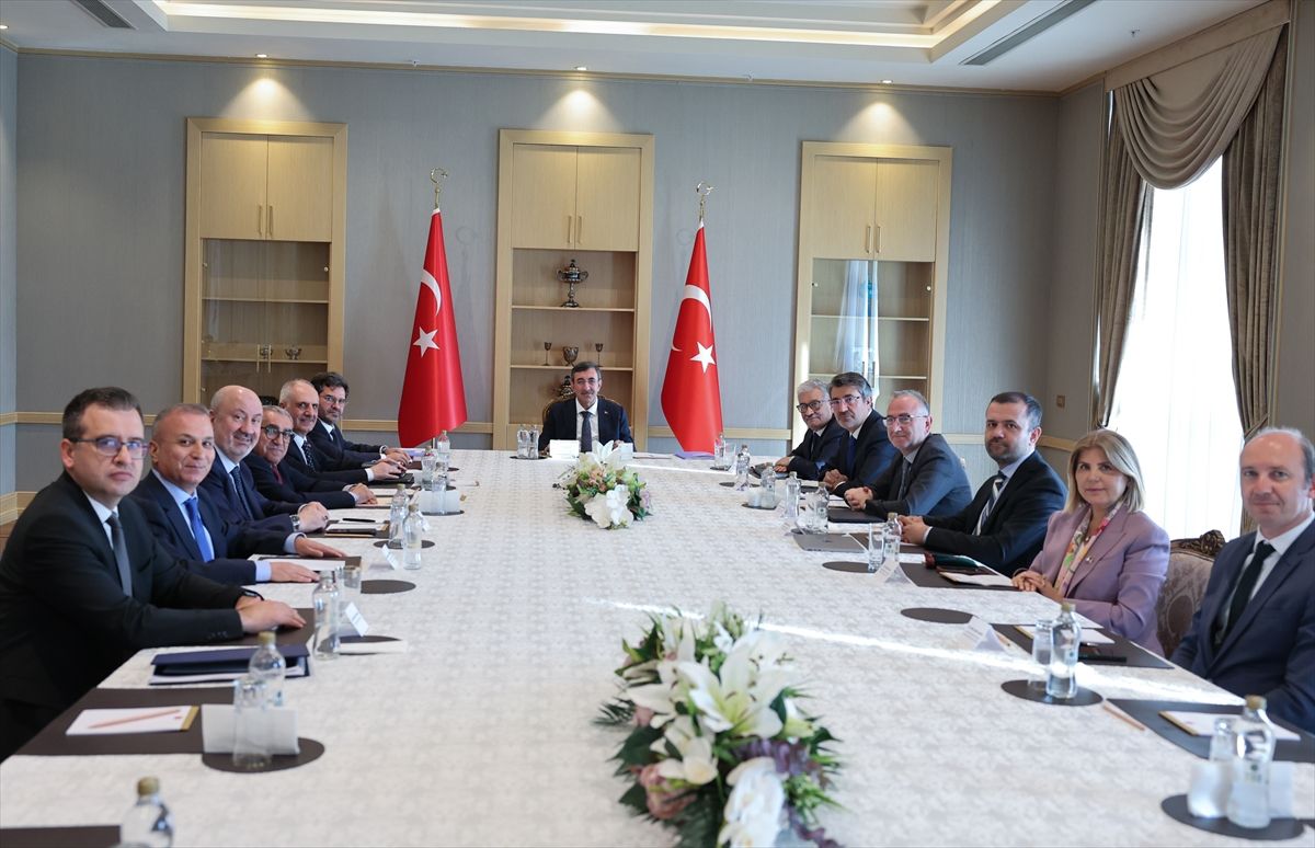 Cevdet Yılmaz, Ekonomi Kurulu ile Toplandı