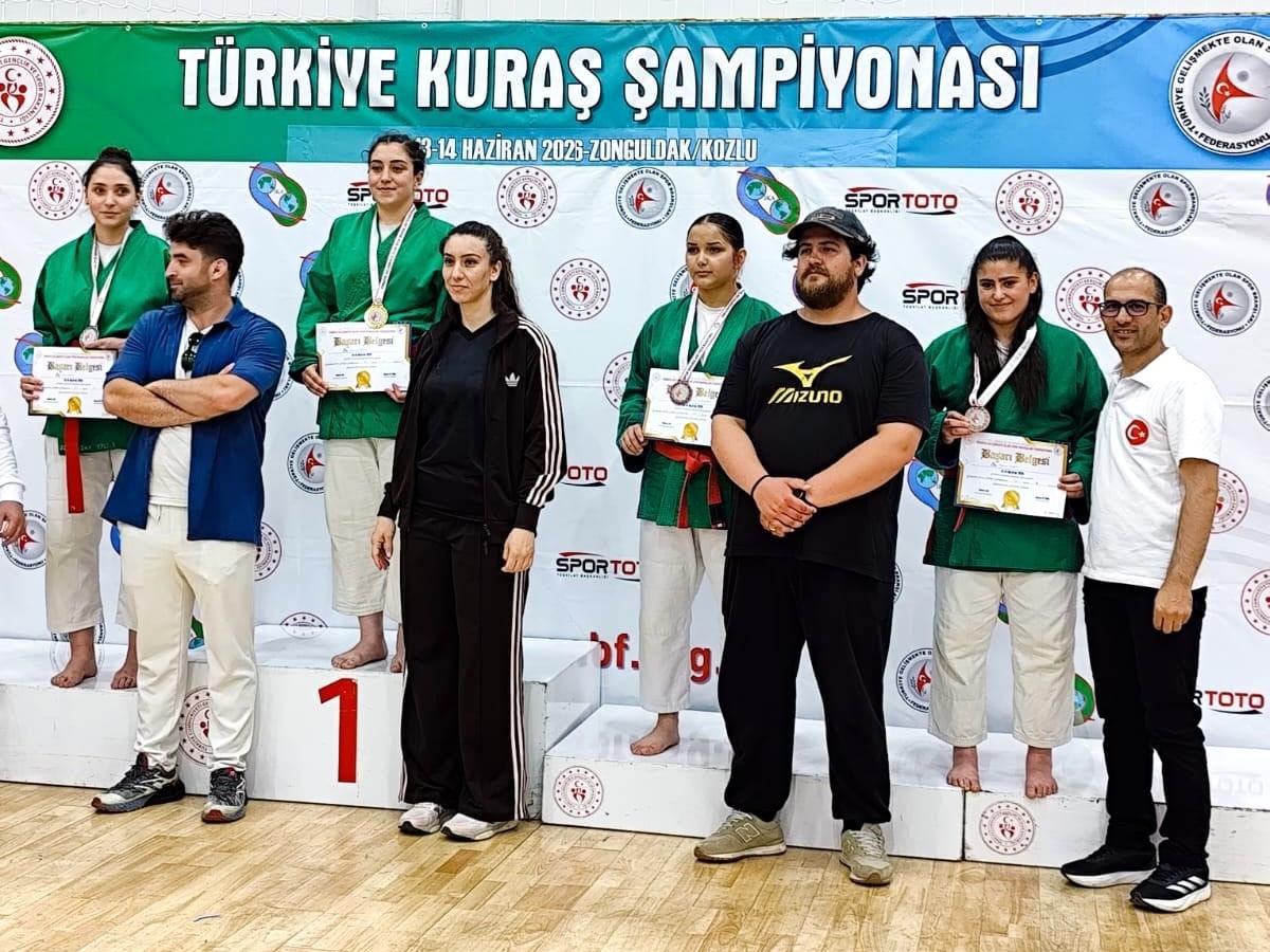 Cumhuriyet Lisesi Öğrencileri Kuraş Şampiyonası’nda Başarı Elde Etti