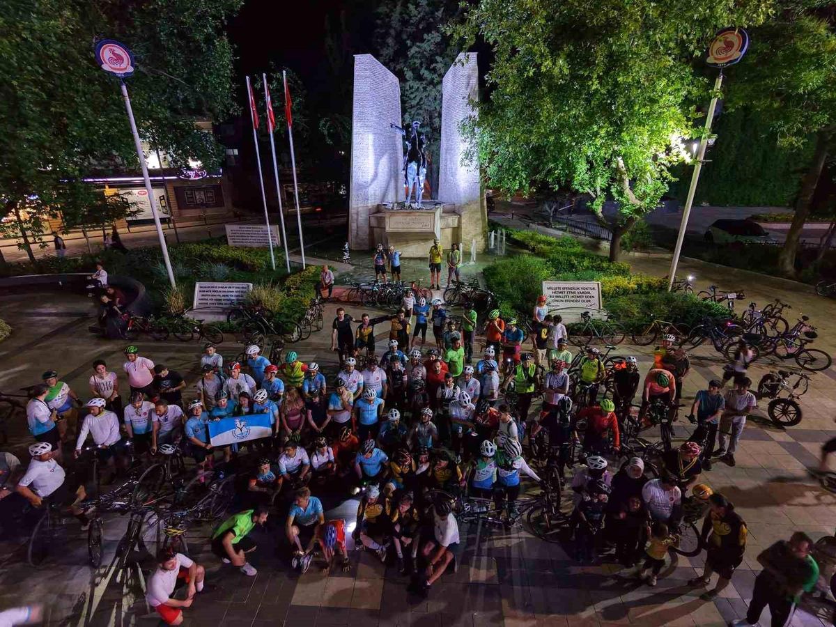 Denizli’de 400 bisikletli trafikte farkındalık için pedal çevirdi