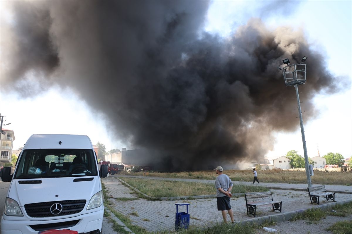Pamukkale’de Kauçuk Fabrikasında Yangın