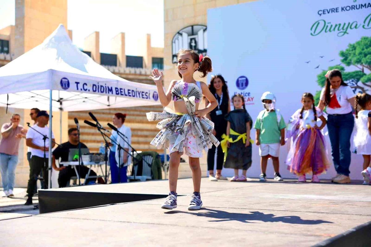 Didim’de minik tasarımcılar geri dönüşüm defilesiyle çevreye dikkat çekti
