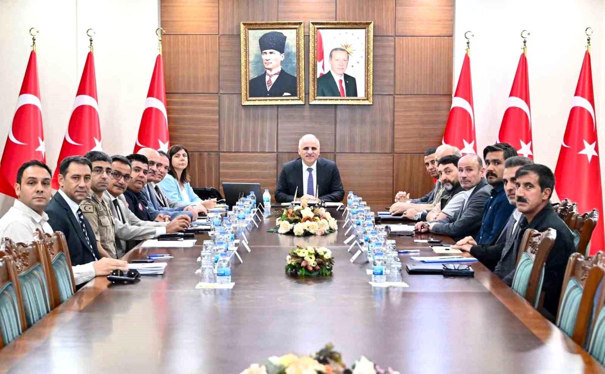 Diyarbakır’da anız yangınlarının önlenmesine yönelik toplantı