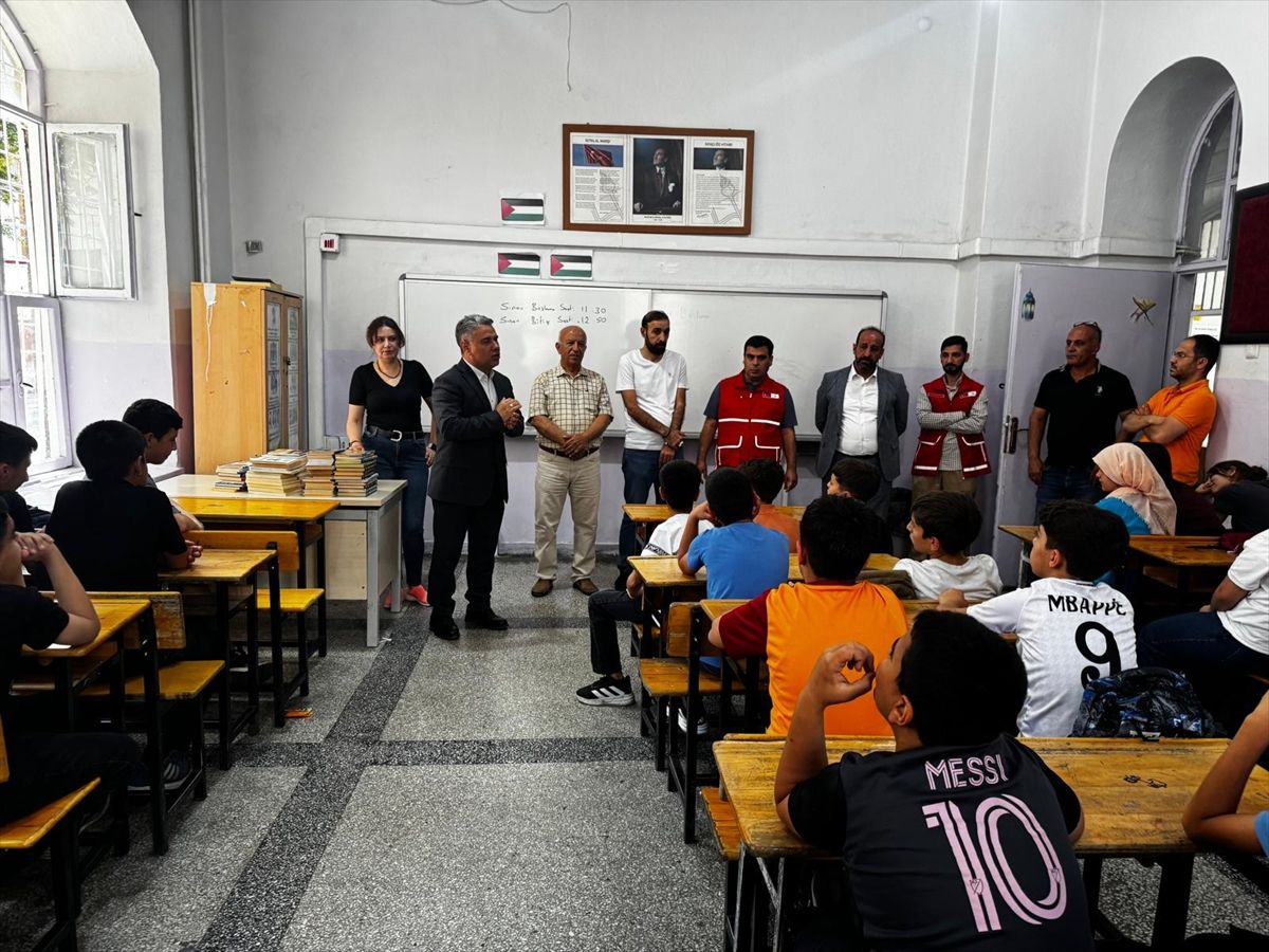 Diyarbakır’da Kitap ve Kiti Dağıtımı