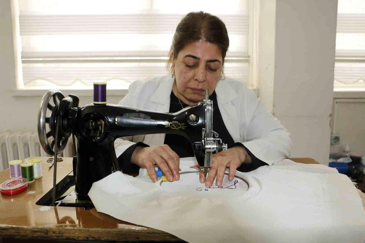 Diyarbakır’da Modern ve Manuel Nakış Makineleri Buluşuyor