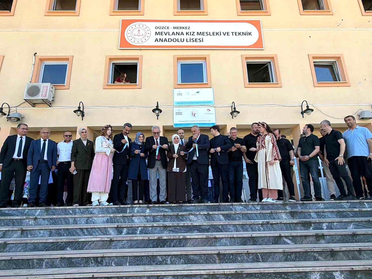 Meslek Lisesine Yeni Kütüphane Açıldı