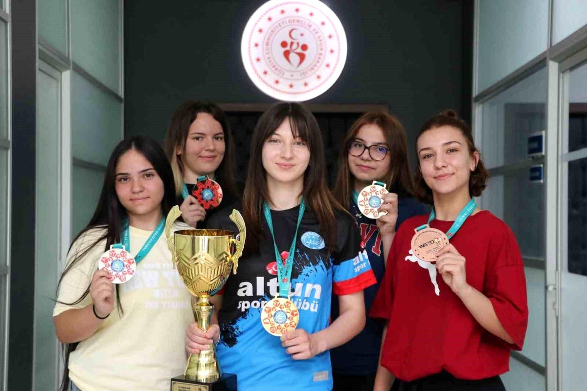 Kayseri Kick Boks’ta 9 Madalya Kazandı