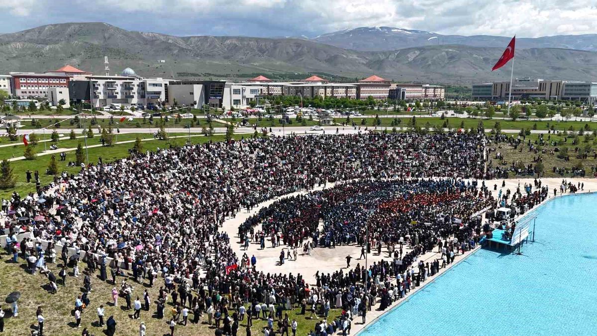 EBYÜ’de Mezuniyet Coşkusu
