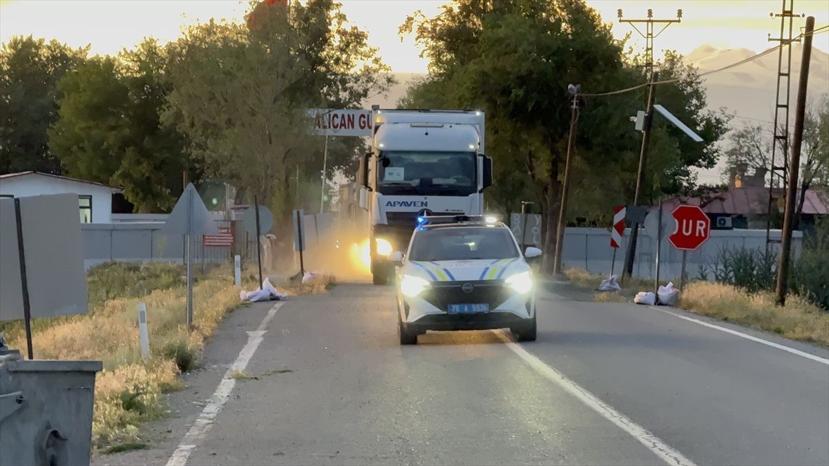 Ermenistan’dan Lübnan’a Yardım Tırı Gönderildi