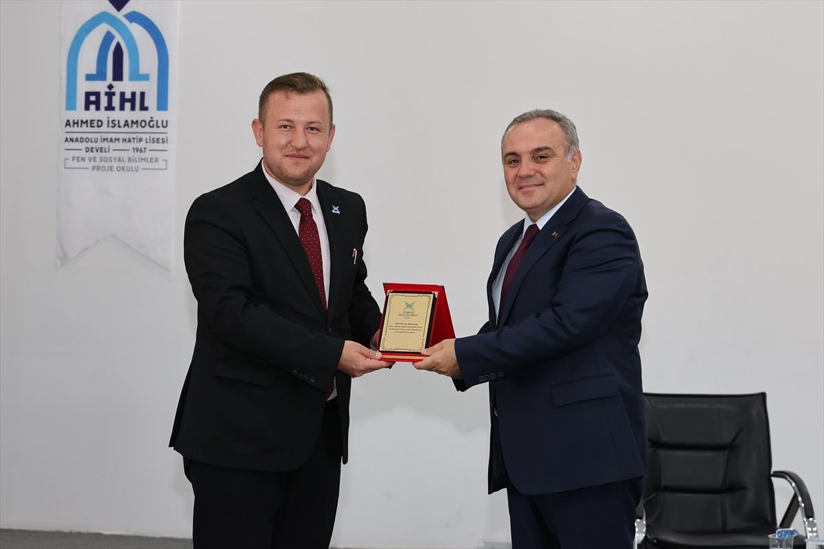 Rektör Altun Öğrencilerle Buluştu