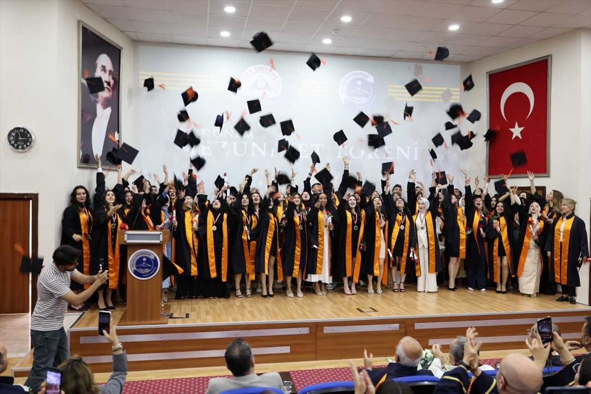 Erciyes Üniversitesi’nde Mezuniyet Coşkusu