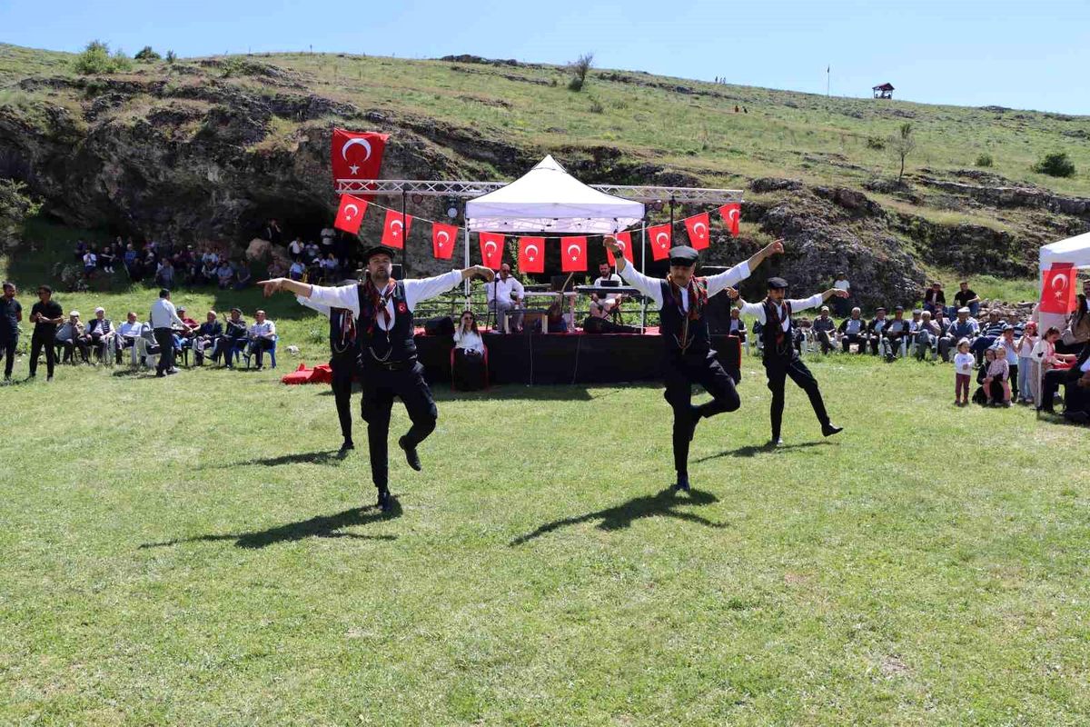 Eskişehir’de Bahar Şenliği ve Şalvar Gecesi coşkusu